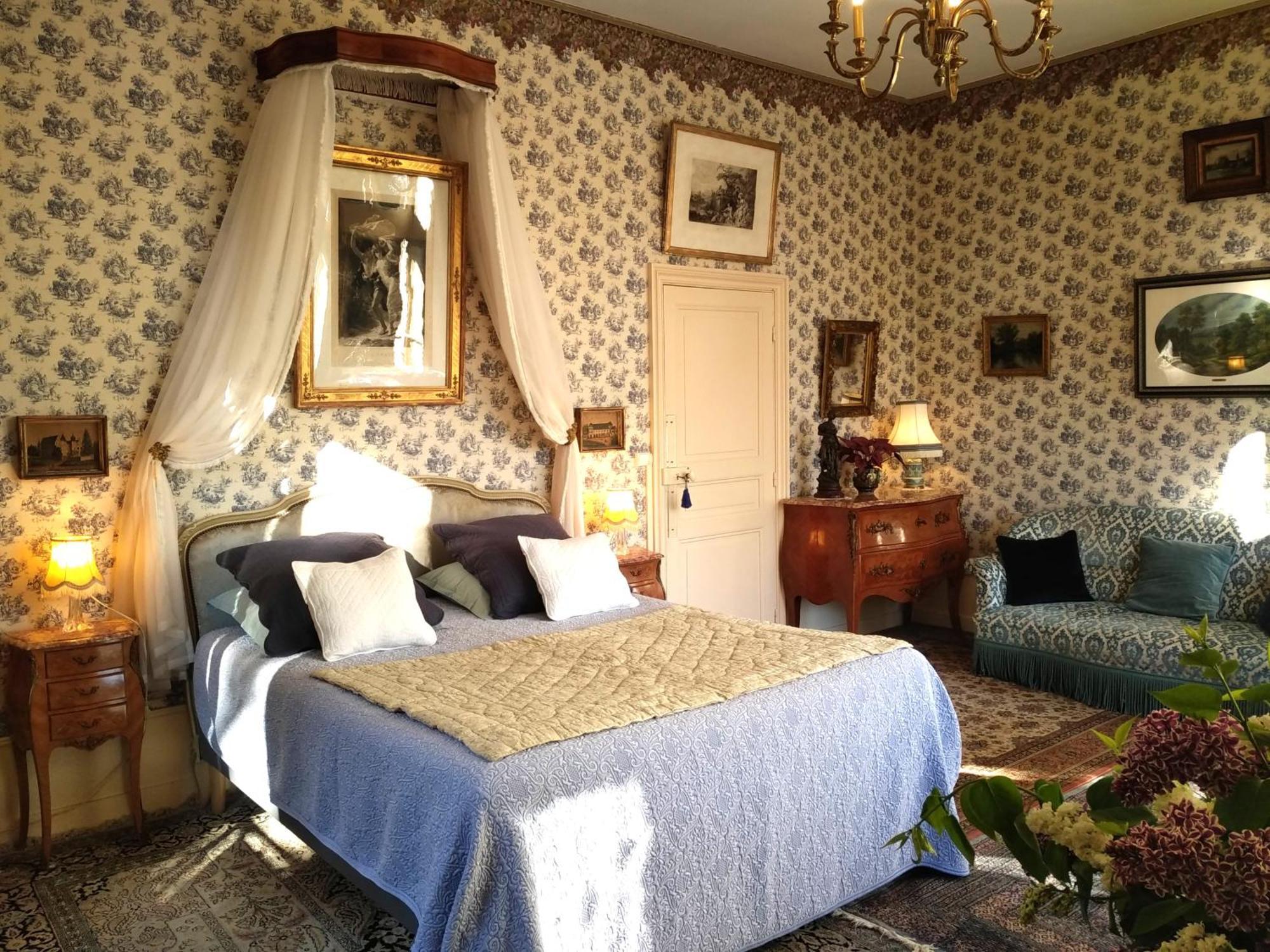 Chateau De La Vernede, La Grande Vernede Saint-Rémy-de-Chargnat 外观 照片